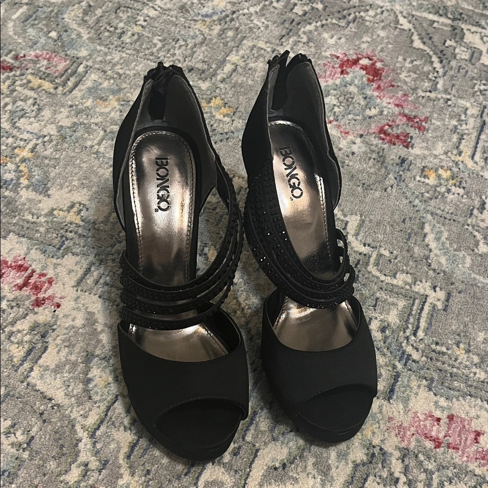 BONGO Black Strappy Peep-Toe Heels